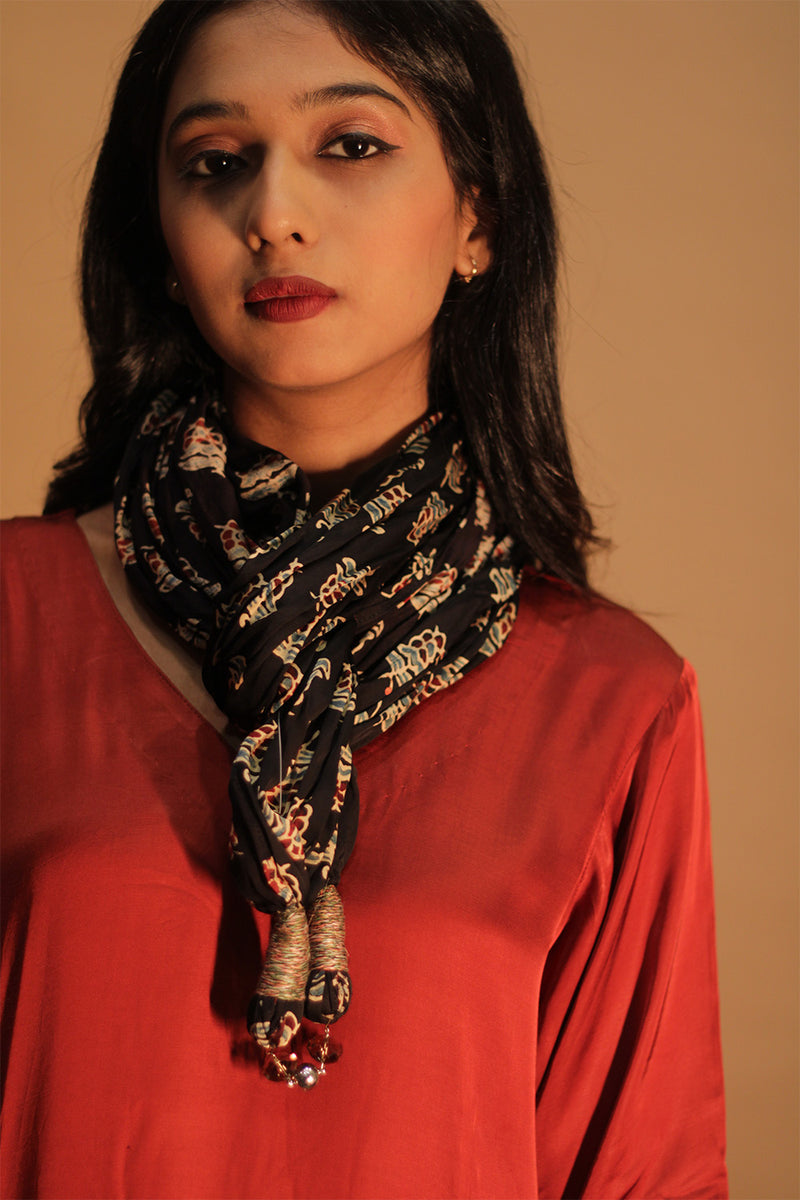 Scarf with Magnets | Noir Floral Ajrakh