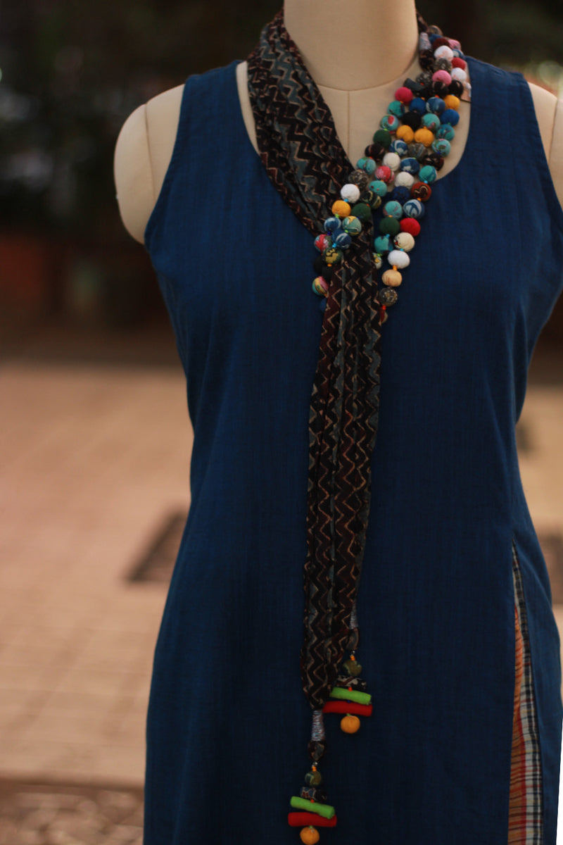 Rangat Necklace Scarf | Mul Ajrakh | Noir Chevron