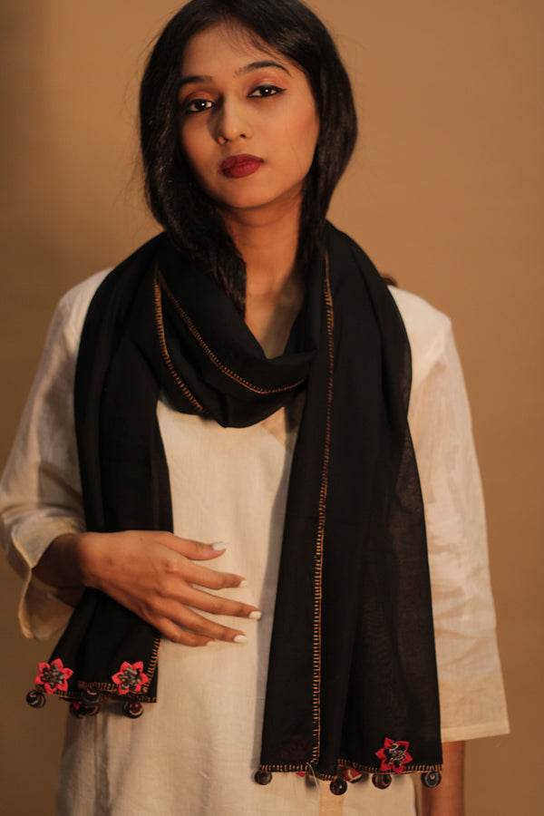 Phulwari | Mul Stole with Chindi Florettes | Noir with Rouge flowers