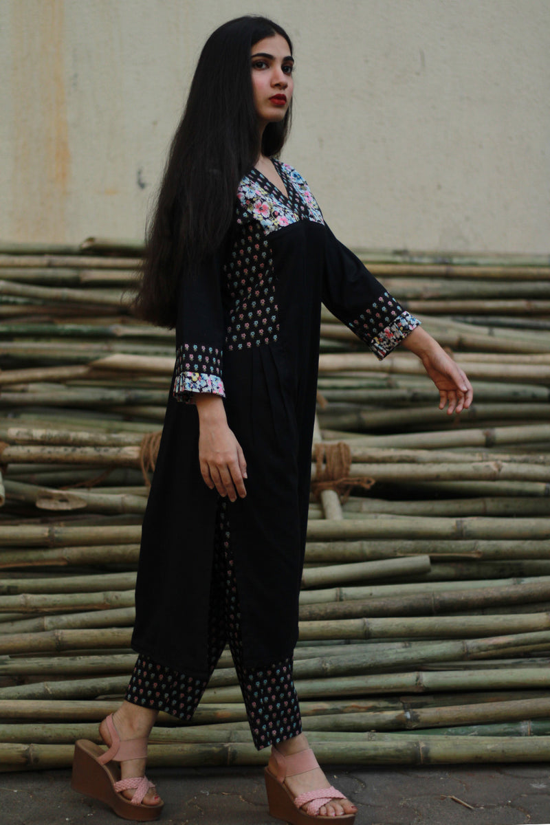 Mehek | Long Kurta | Noir with Floral Sanganeri