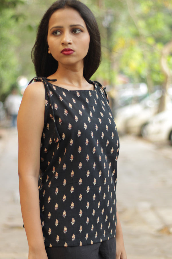 Chanchal | Dori Top | Noir Buti Bagru