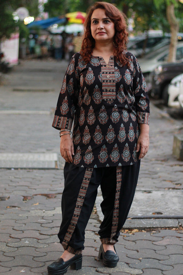 Shubhra | Short Kurta |  Booti Ajrakh | Noir