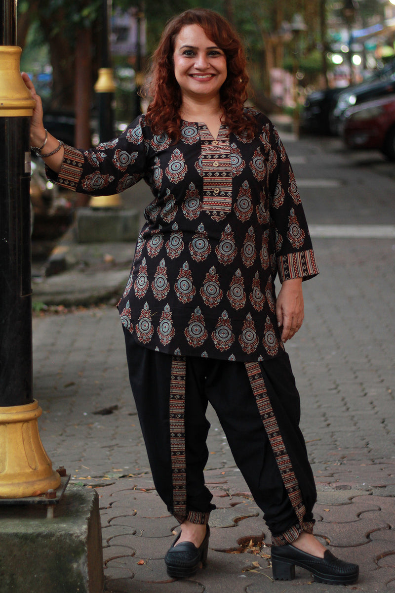 Shubhra | Short Kurta |  Booti Ajrakh | Noir