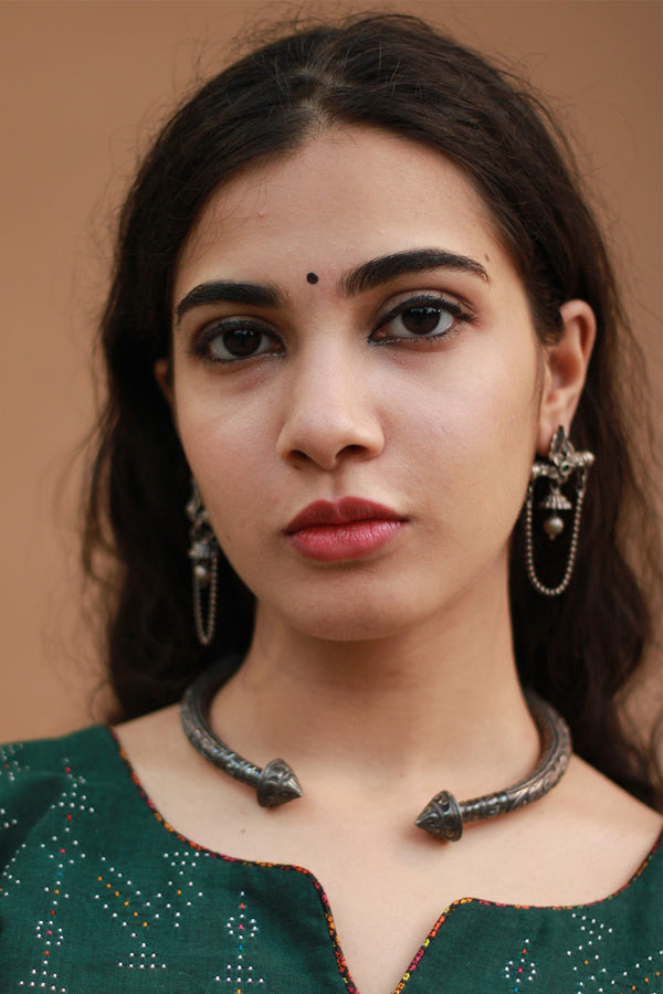 Sharwarish | Silver Hasli Necklace