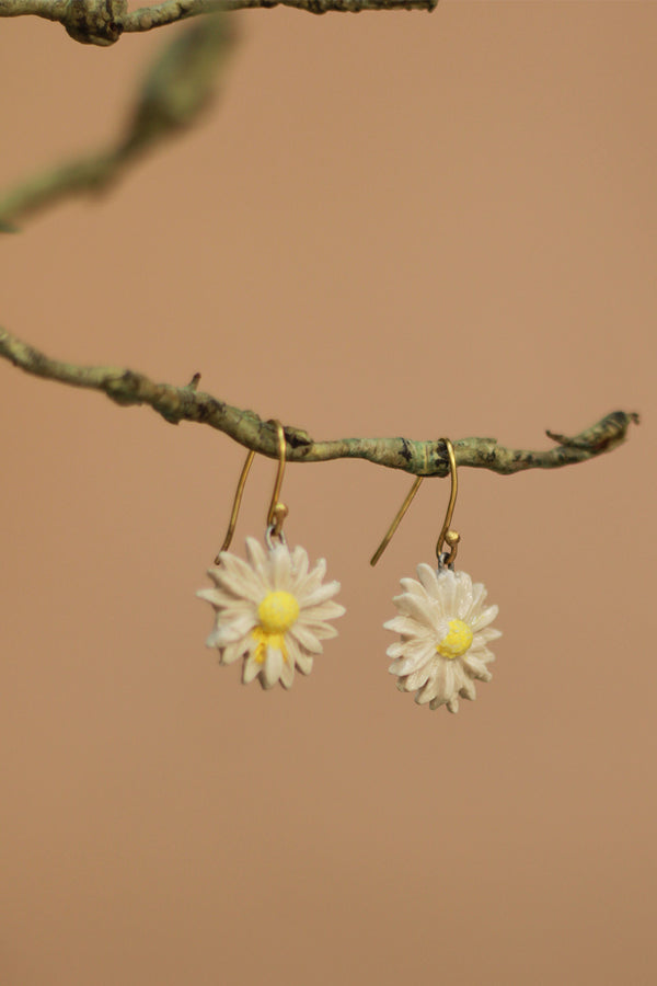 Sadhvi | Ceramic Daisy Earrings